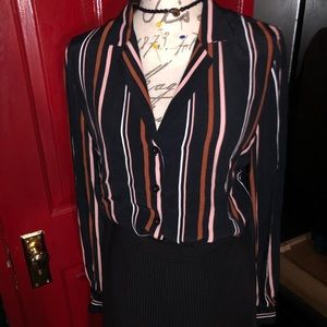 EUC Topshop 100% viscose button down blouse with cuffed sleeves